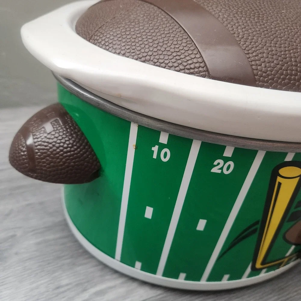 Vintage Rival Crock-Pot Slow Cooker 5qt Football 50 Yard Line Sports Game Day